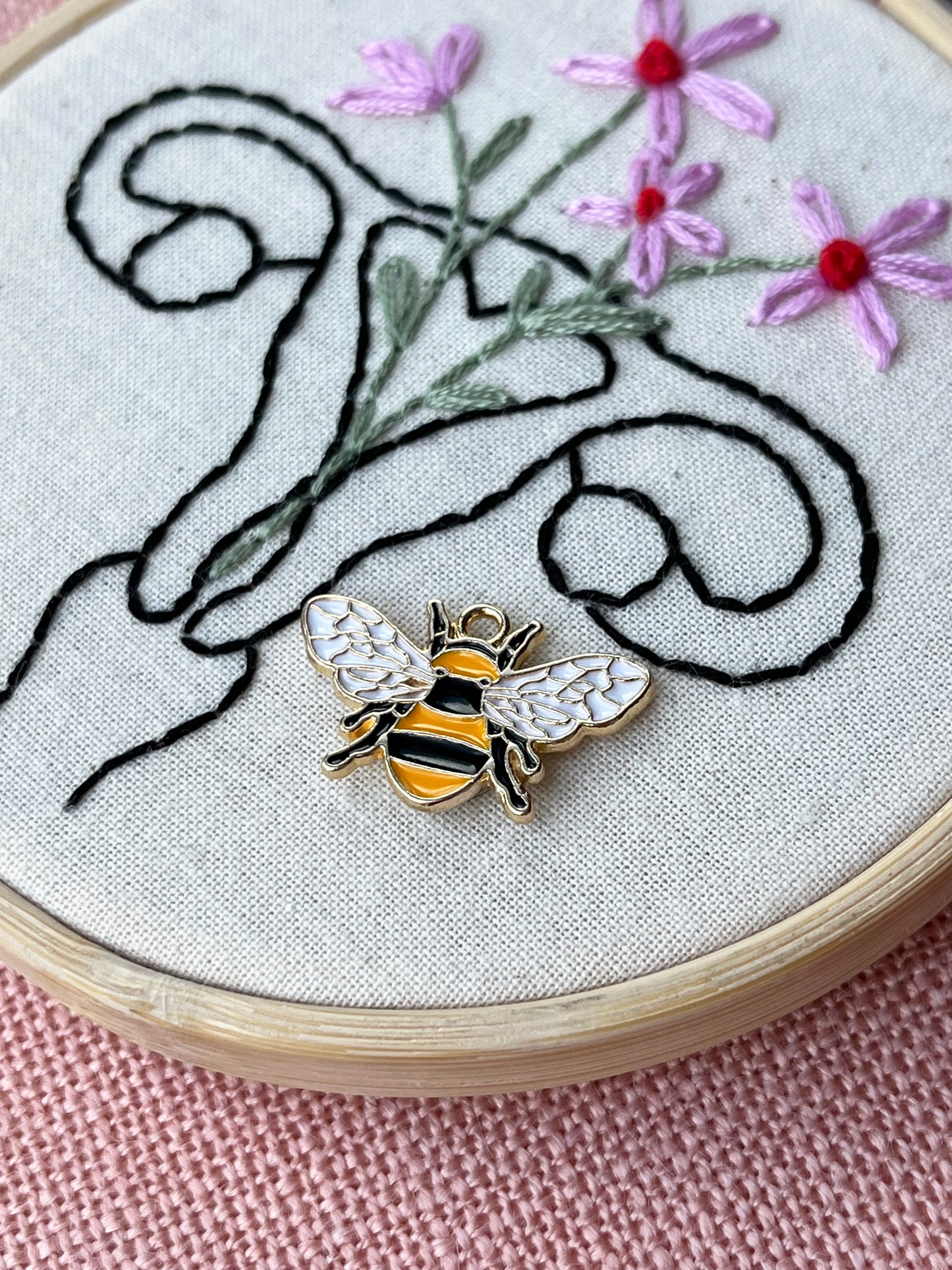 Bee Needle Minder
