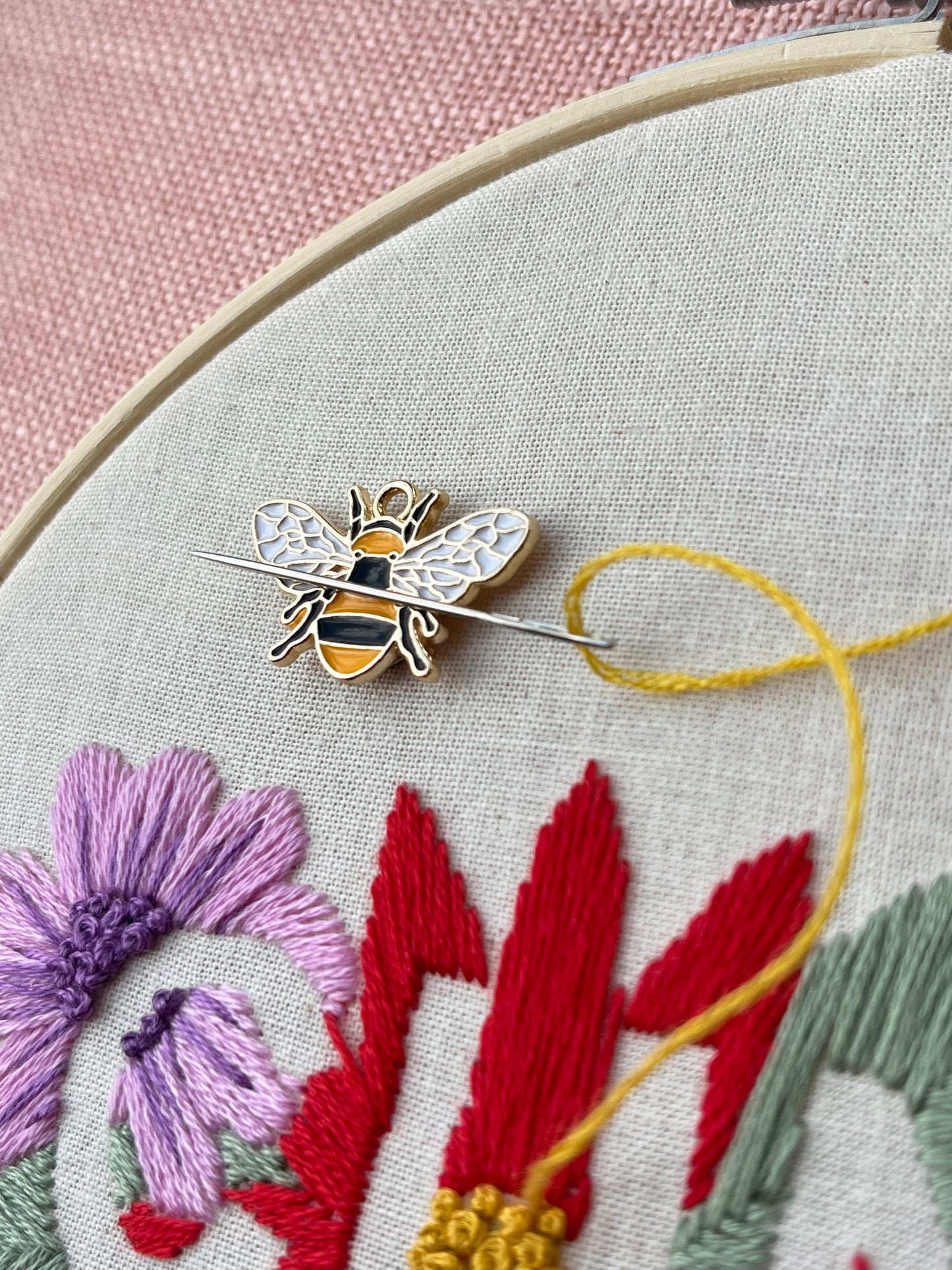 Bee Needle Minder